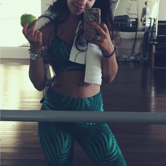 OLD NAVY Workout Bundle 💪🏼💓🌴 - Picture 3 of 12